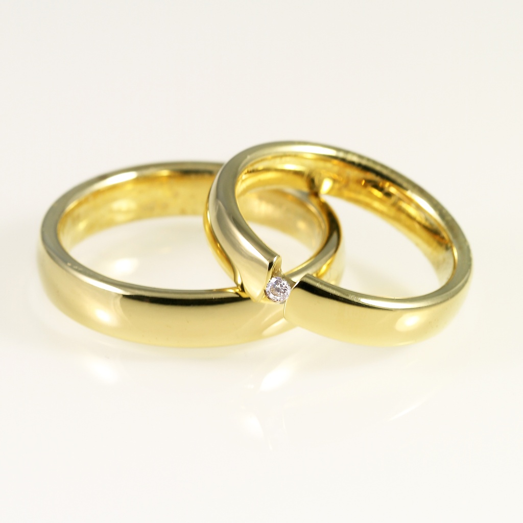 Arany karikagyűrű pár gyémánttal 0.03 ct