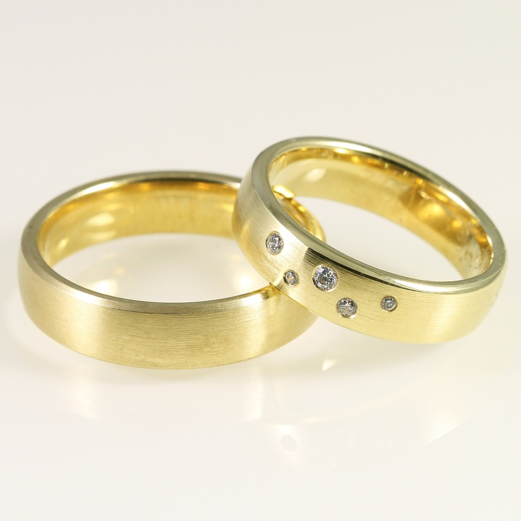 Arany karikagyűrű pár gyémánttal 0.066 ct