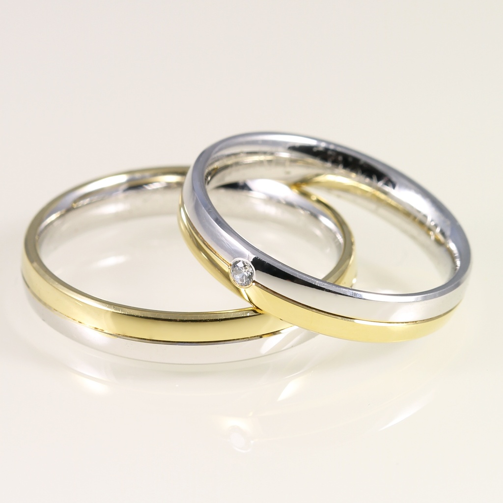 Kétszínű arany karikagyűrű pár gyémánttal 0.015 ct