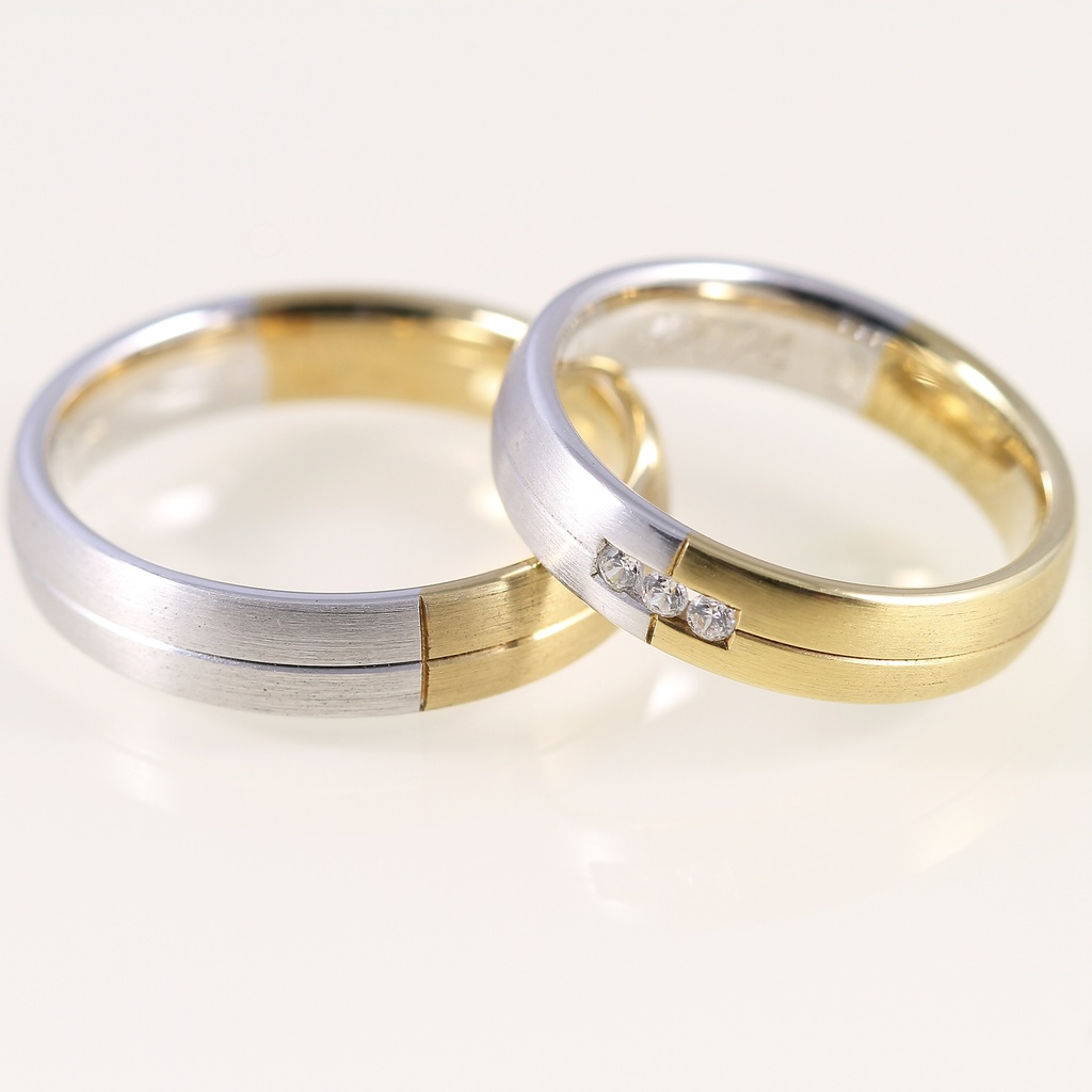 Kétszínű arany karikagyűrű pár gyémánttal 0.045 ct