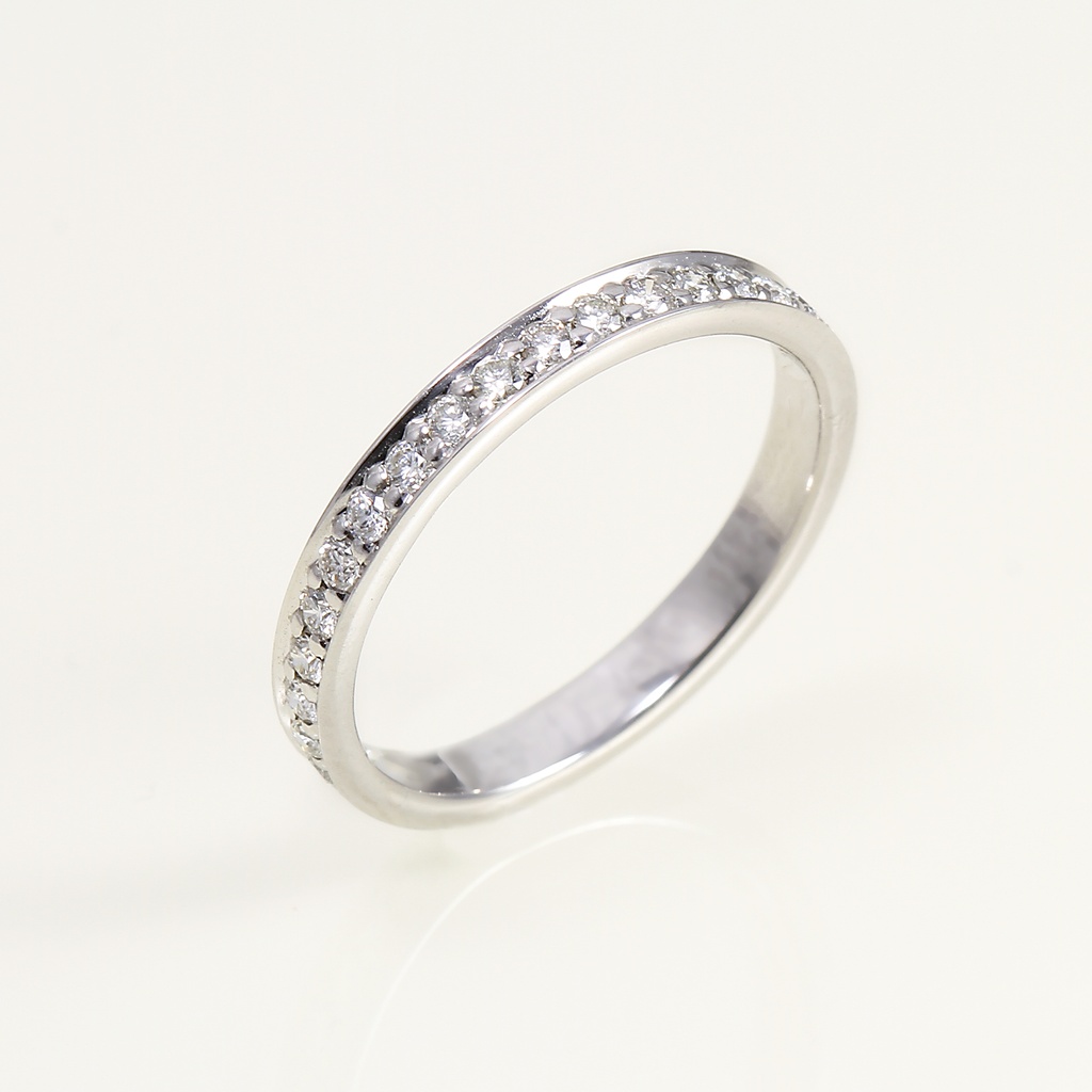 Fehér arany körbe köves karikagyűrű gyémánttal 0.56 ct