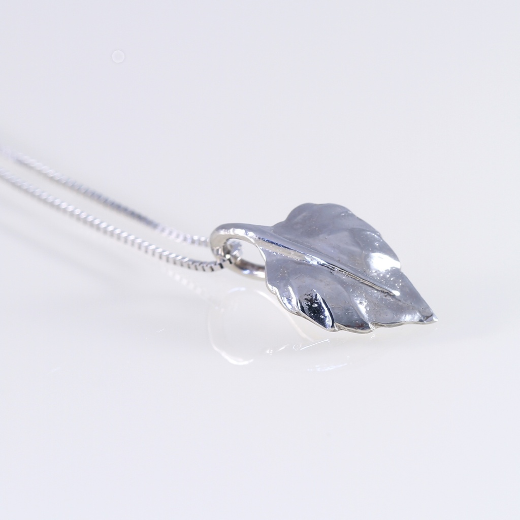 Fehér arany levél medál