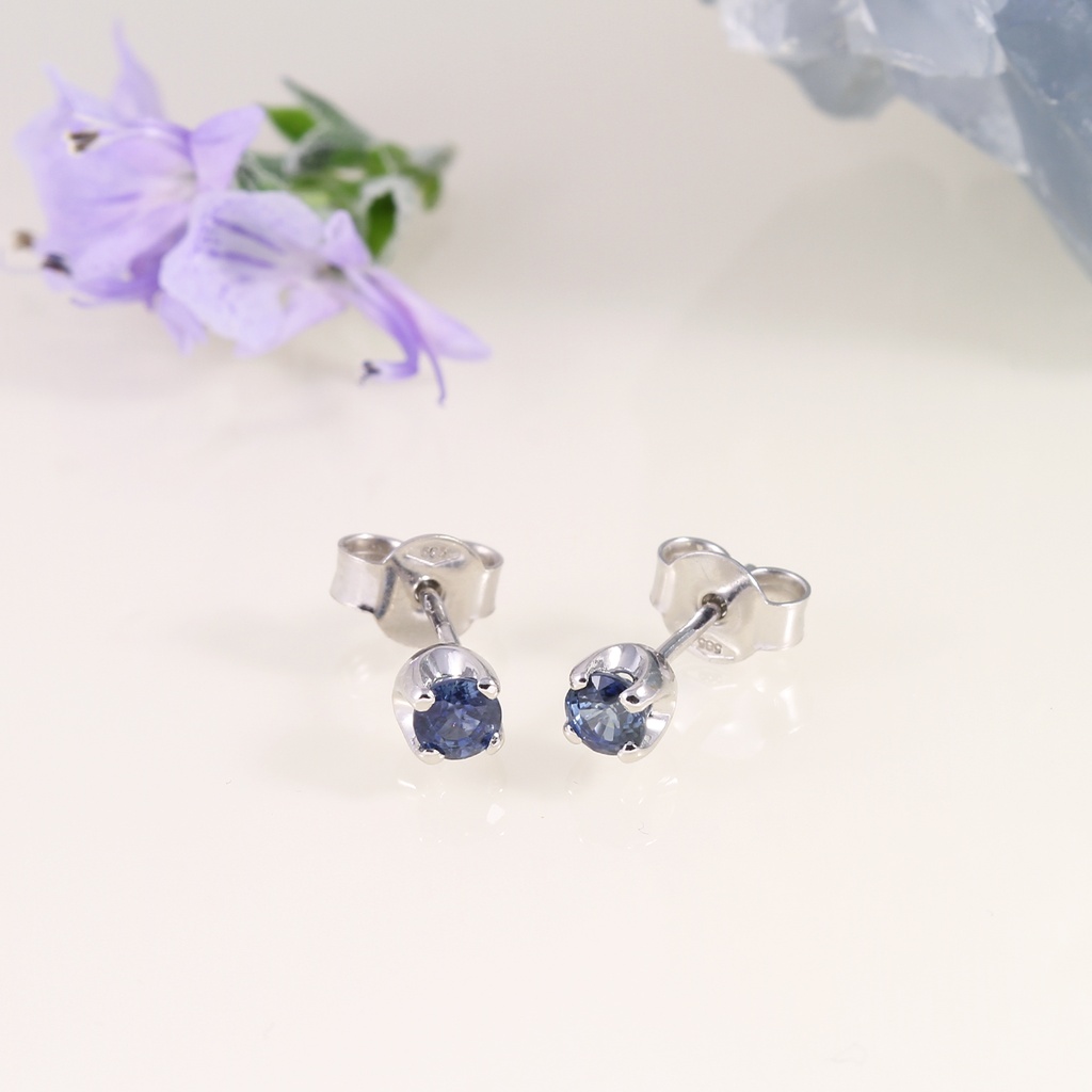 "Blue Moon" fehér arany kék zafír fülbevaló 0.67 ct