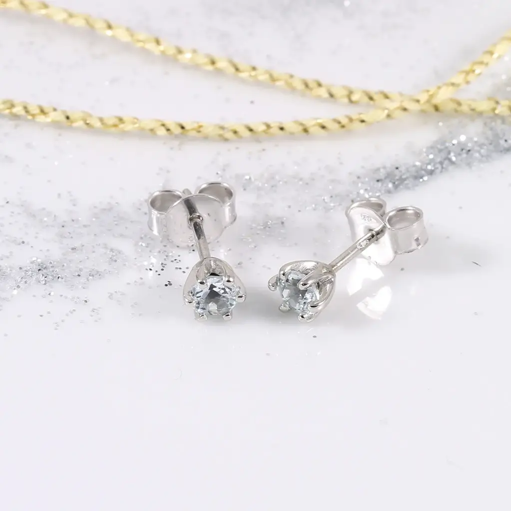 "Frost on your Window" fehér arany akvamarin fülbevaló 0.38 ct