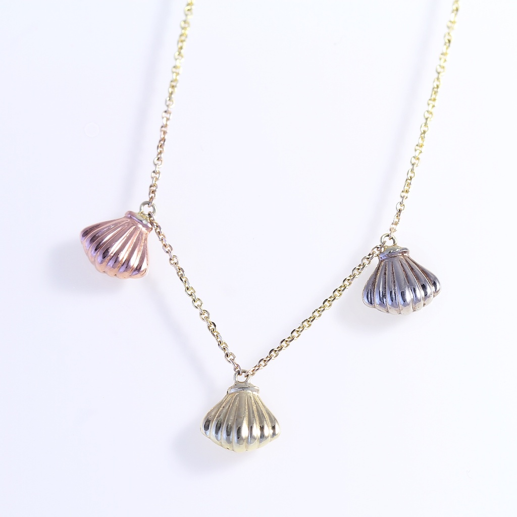 Sárga arany nyaklánc trikolor kagyló motívummal