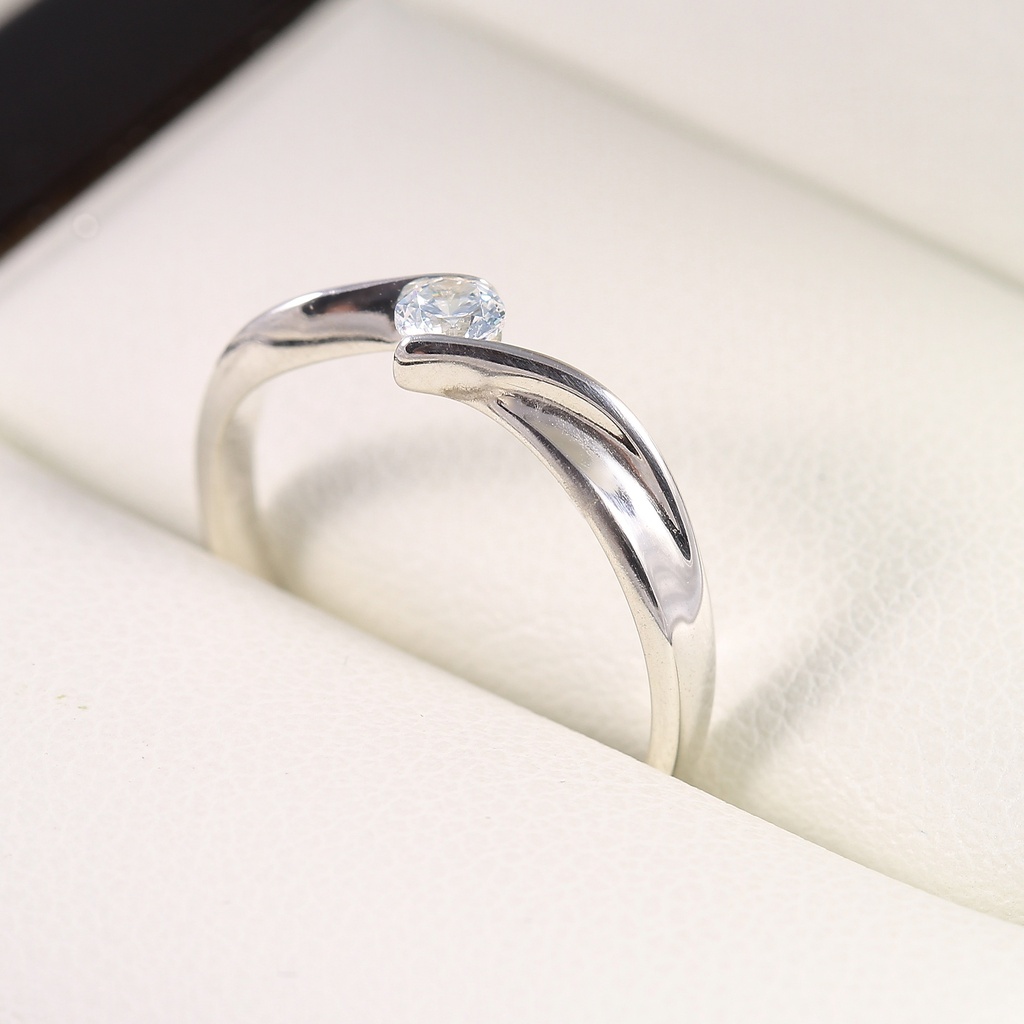 Eljegyzési arany gyűrű gyémánttal 0.10 ct