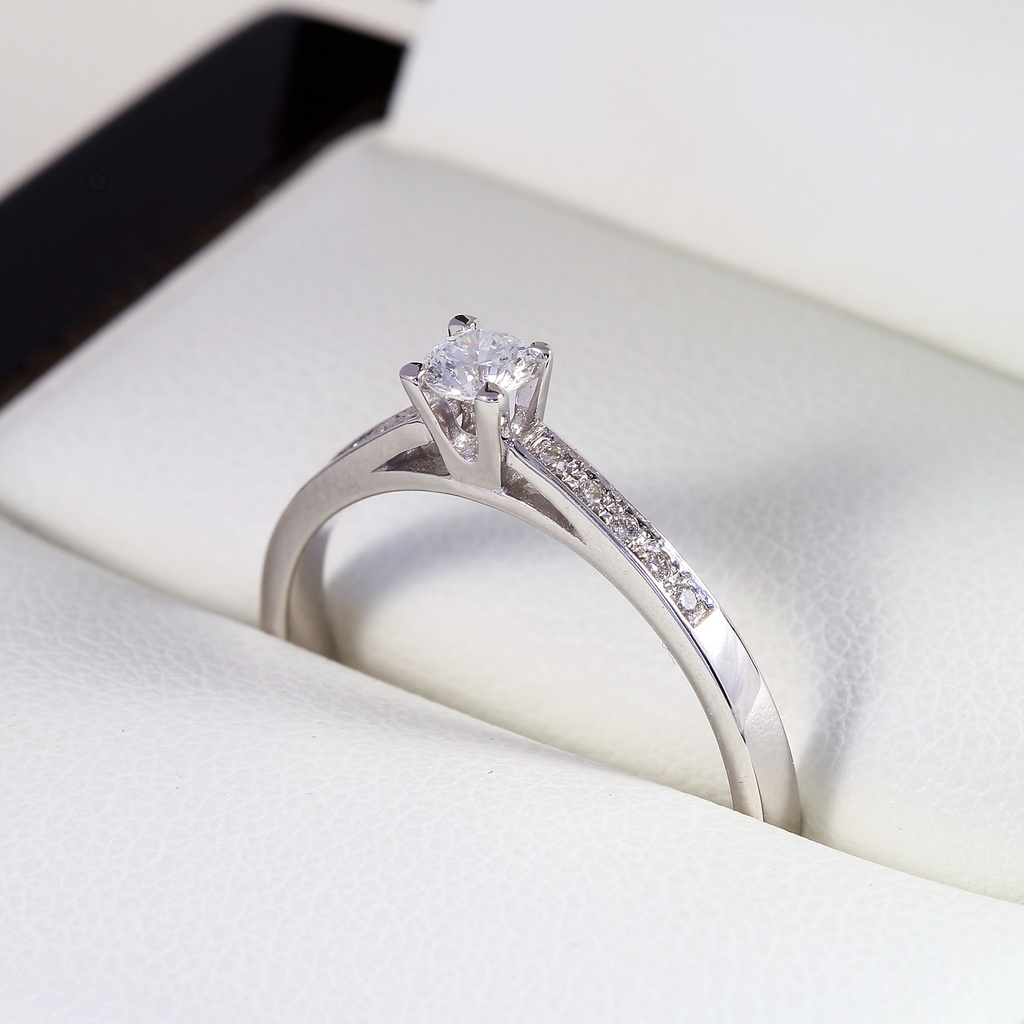 Eljegyzési arany gyűrű gyémánttal 0.10 ct