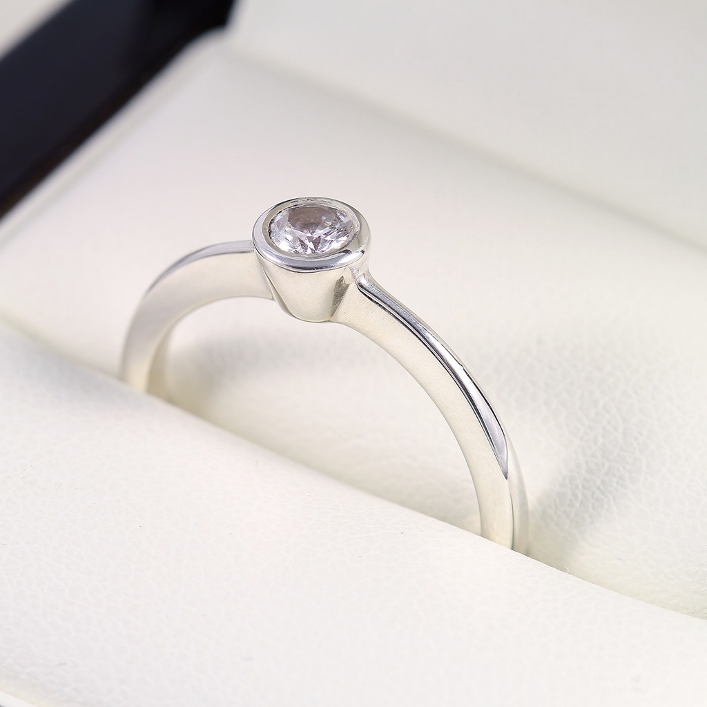 Eljegyzési arany gyűrű gyémánttal 0.15 ct