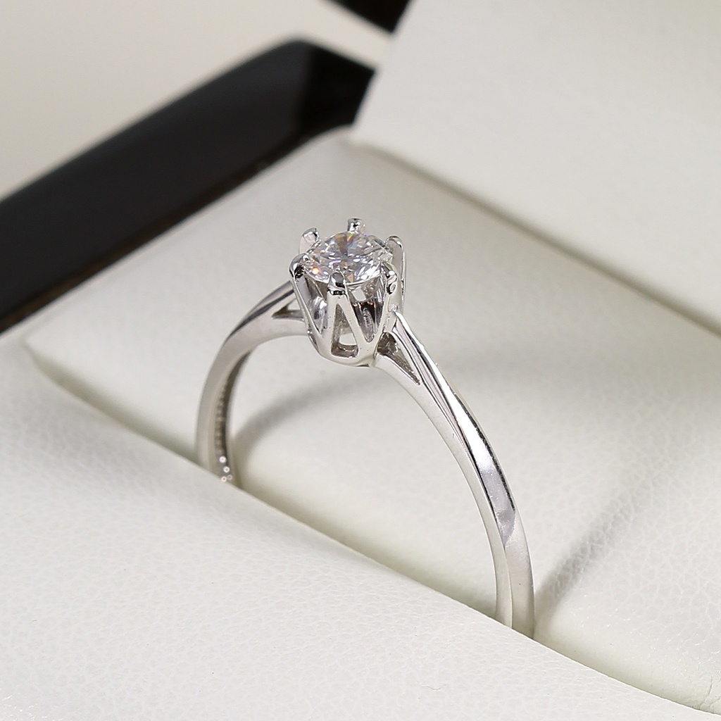 Eljegyzési arany gyűrű gyémánttal 0.18 ct