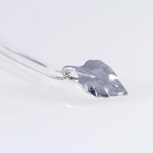 Fehér arany levél medál