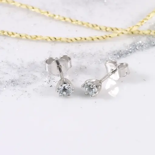 "Frost on your Window" fehér arany akvamarin fülbevaló 0.38 ct