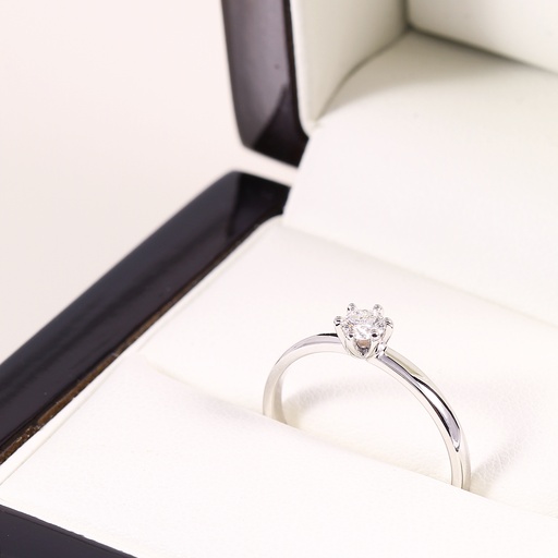 Fehér arany eljegyzési gyűrű gyémánttal 0.15 ct