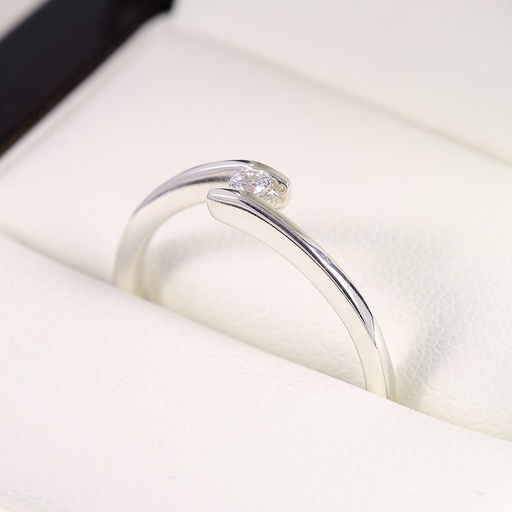 Eljegyzési arany gyűrű gyémánttal 0.065 ct