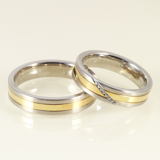 Kétszínű arany karikagyűrű pár gyémánttal 0.04 ct